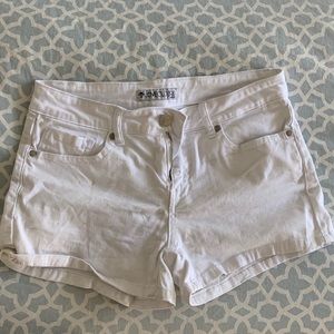 WHITE LOVE CULTURE MID RISE DENIM SHORTS LARGE